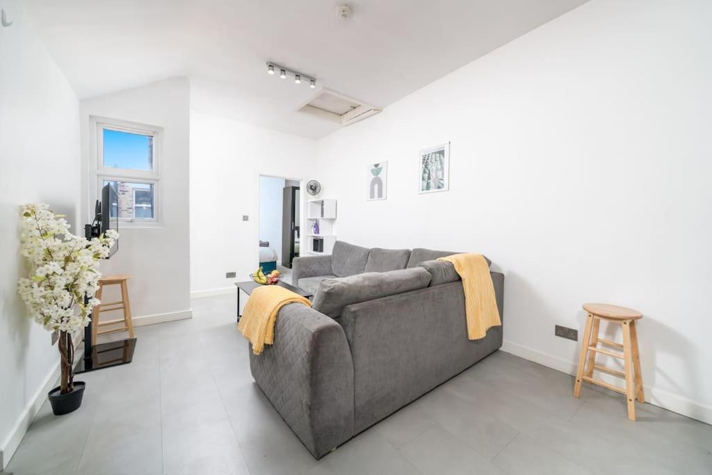 New 3Bed Stylish Apartment With Amazing Transport London Exterior photo